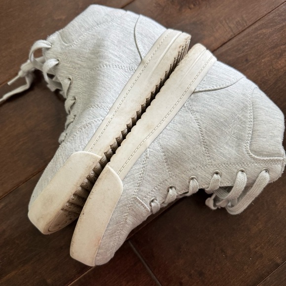 Roxy Light Gray High-Top Sneakers - Picture 5 of 9